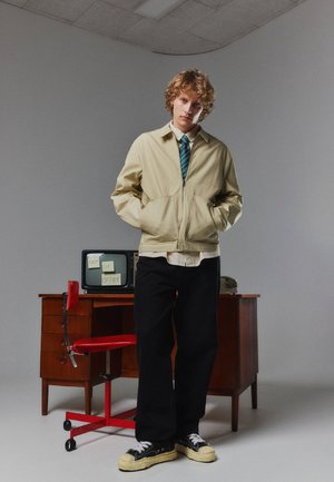 SDMILO TOMMY LOOSE FIT - Avar lõikega teksad - black denim