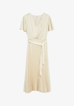 Kremowa sukienka z krótkim rękawem, dekoltem w serek, kopertowym stanikiem, plisowaną spódnicą oraz dopasowanym materiałowym paskiem wiązanym w talii.