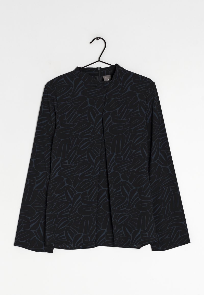 Chemise noire à manches longues avec un motif de feuilles bleu foncé, dotée d'un col haut et d'une coupe droite, réalisée dans un tissu lisse et léger.