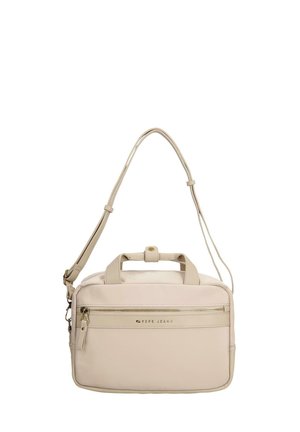 Bolso de hombro rectangular beige con bolsillo frontal con cremallera, asas cortas y correa ajustable, con la marca Pepe Jeans en el frente.