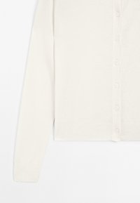 Cardigan beige chiaro con maniche lunghe, caratterizzato da una fila di sei bottoni sulla parte anteriore, esposto su uno sfondo bianco.