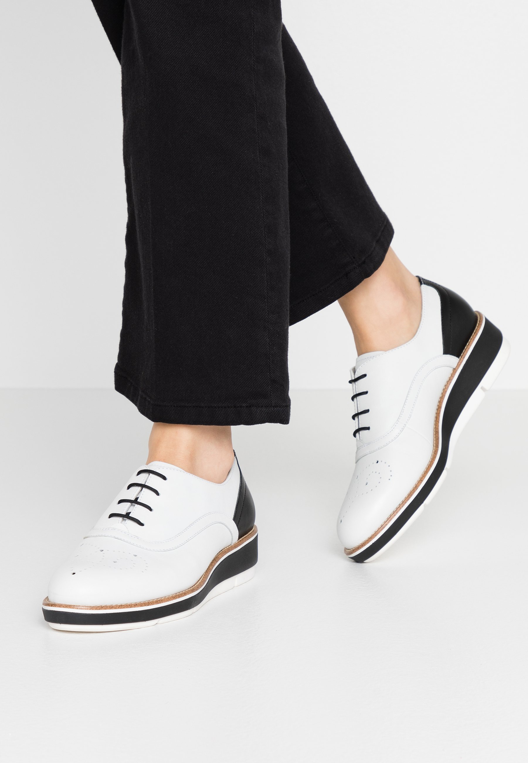 Tamaris LACE UP Casual snøresko whiteblack Zalando.no Tamaris HALBSCHUH Casual snøresko off white Zalando.no