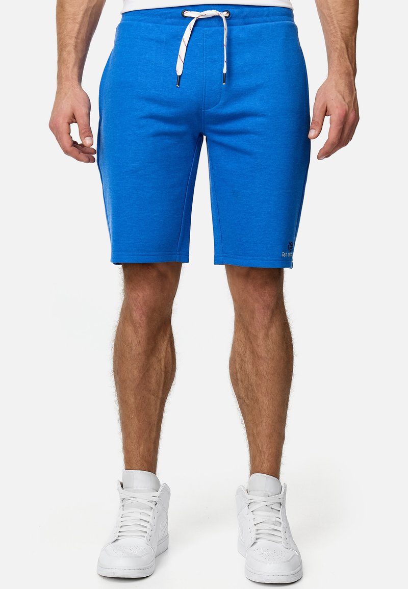 Blaue Baumwoll-Sportshorts mit einem elastischen Bund und weißem Kordelzug. Glatte Textur, knielanges Design, mit einem kleinen Logodetail.