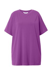 Unselected, classic plum