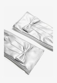 Izbrano, silver-coloured