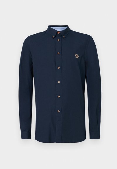 Camisa azul-marinho de manga comprida com colarinho abotoado, apresentando botões castanhos e um desenho de animal bordado no peito. Tecido de algodão suave.