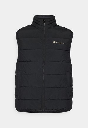 Vesta neagră tip puffer, fabricată din material ușor, cu guler înalt, închidere cu fermoar și un model discret de matlasare. Logo Champion de culoare aurie.
