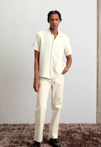 sandro REGULAR  - Vaqueros boyfriend - ecru