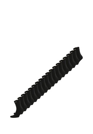 Czarne skarpetki do kostki ułożone w rzędzie, charakteryzujące się gładką teksturą i elastycznym mankietem. Każda skarpetka ma standardowy kształt i jednolity wzór.