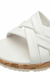 Bílé sandály s křížovými faux koženými pásky a texturovanou korkovou podrážkou. Stélka je hladká, má kulatý tvar a vyztužené okraje.