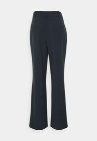 Pantalon noir à jambes droites avec poches passepoilées au dos et passants de ceinture, présenté à plat sur fond blanc.