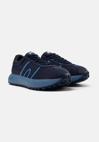 Navy blue sneakers made of smooth fabric with a padded collar, featuring light blue accents and a textured rubber sole.