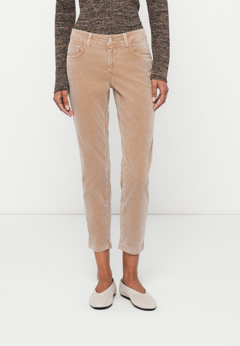 closed Broek bruin closed Broek bruin