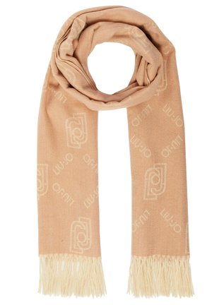 Beige blød tørklæde med diskret prægede logo mønster og cremefarvede frynsekant, snoet i en cirkulær form.