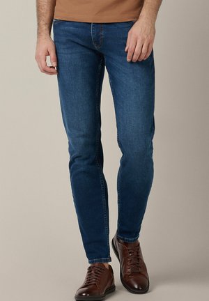 - Jeansy Slim Fit