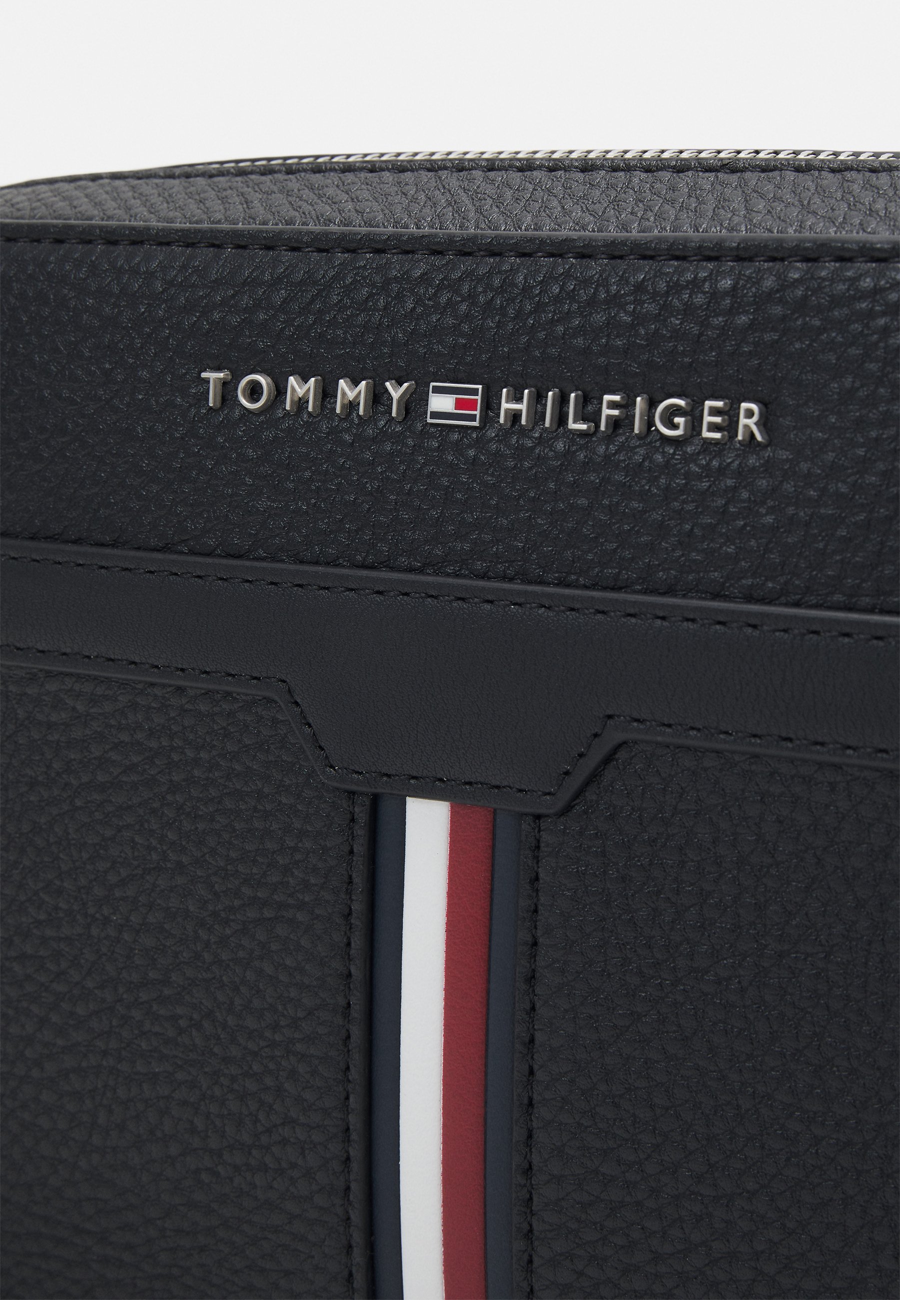 Borse Uomo | Tommy Hilfiger Pochette toilette in pelle con nastro iconico  BLACK \u003e Monkey Events