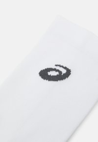 ASICS PERFORMANCE RUN CREW SOCK UNISEX - Sportske čarape - brilliant white