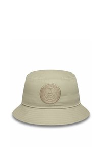 Cappello a secchiello color beige chiaro realizzato in tessuto. Presenta un logo ricamato circolare con "PARIGI" e un design della Torre Eiffel sulla parte anteriore.