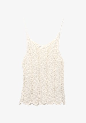 Lace hvid cami med tynde stropper, der har en bølget kant og et bølgelignende hækle mønster gennem hele stoffet.