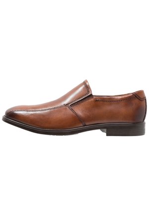 Brun læder slip-on selskabssko med lav hæl og sort sål, sidevisning på hvid baggrund.