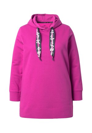 Vestido sudadera fucsia hecho de una tela suave. Cuenta con capucha, mangas largas y cordones de contraste con un patrón gráfico.