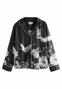 Cămașă de pijama neagră din mătase cu detalii albe, având un imprimeu floral și cu genuri. Mâneci lungi, închidere cu buton și croială relaxată.