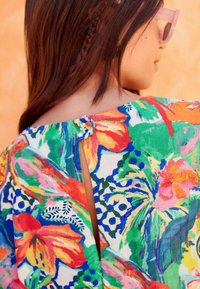 Next GATHERED SHORT SLEEVE BOXY REGULAR FIT - Kasdienė suknelė - tropical print