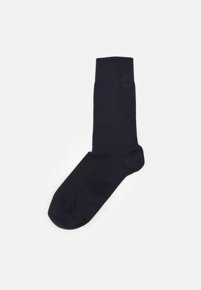 Chaussette en coton bleu marine avec une texture lisse, un renfort au niveau des orteils et du talon, et une bordure côtelée. Conçue pour un port quotidien.