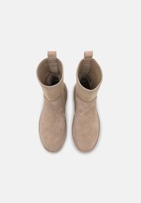 Clarks Originals Botines con plataforma - beige