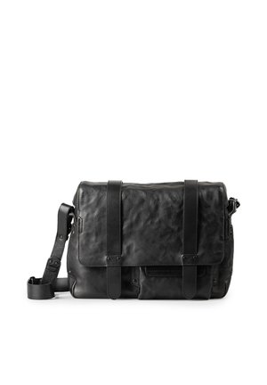 Borsa messenger in pelle nera con due cinturini frontali e una tracolla regolabile, mostrata su sfondo bianco.