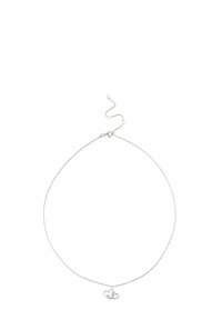 Collana con catena d'argento e pendenti a forma di cuore intrecciati. Presenta una chiusura a moschettone e una catena regolabile per la personalizzazione della lunghezza.