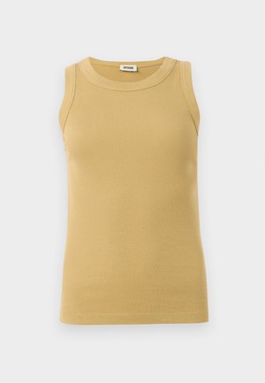 Ärmelloses, geripptes Tanktop in Beige mit rundem Ausschnitt, hergestellt von Drykorn, präsentiert vor weißem Hintergrund.