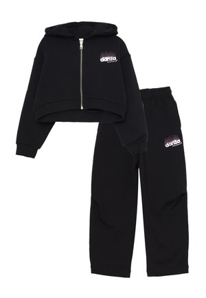 Completo due pezzi nero che comprende un hoodie corto con zip e logo a pois e pantaloni jogger coordinati con vita elastica.