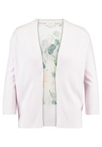 Světle růžový cardigan s výstřihem do V, tříčtvrtečními rukávy, žebrovanou texture a květinovou podšívkou v jemně zelených a pastelových barvách.
