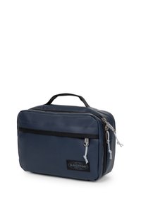 Bolsa azul marino con cremallera, de forma rectangular, hecha de material duradero, con asa superior y una cremallera de acento negro.