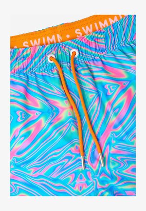 Shorts de bain dans un motif tourbillonnant vibrant bleu, rose et violet. Dotés d'une taille orange et d'un cordon de serrage avec des extrémités argentées.