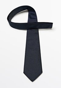 Marineblå slips med et struktureret mønster af små prikker. Glat stof, slank form og spids ende for et formelt udseende.