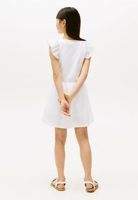 Tommy Hilfiger TEXTURED FIT  - Vestido de punto - white