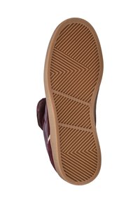 Schoenzool met een marsala bovenwerk en een getextureerde bruine rubberen buitenzool. Bevat horizontale en verticale groeven voor grip.