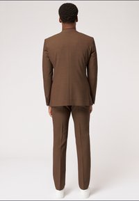 ROY ROBSON COLOURED SUIT IM SLIM FIT - Anzug - braun