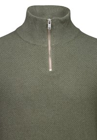 Strickpullover in Olivgrün mit hohem Kragen und einem halben Reißverschluss vorne. Strukturierter Stoff mit dezentem Muster. Metallreißverschluss-Akzent.