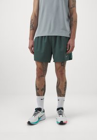 Nike Performance CHALLENGER - Sportske kratke hlače - vintage green/bicoastal/black/silver