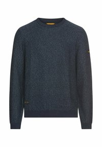 Donkerblauwe gebreide trui met een textuurpatroon, ronde hals en geribde manchetten. Heeft een klein logo-embleem rechts onderaan.