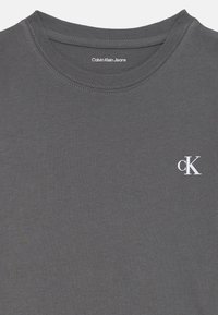 Calvin Klein Jeans MONOGRAM UNISEX 2 PACK - T-shirt - bas - granite gray / whitecap gray