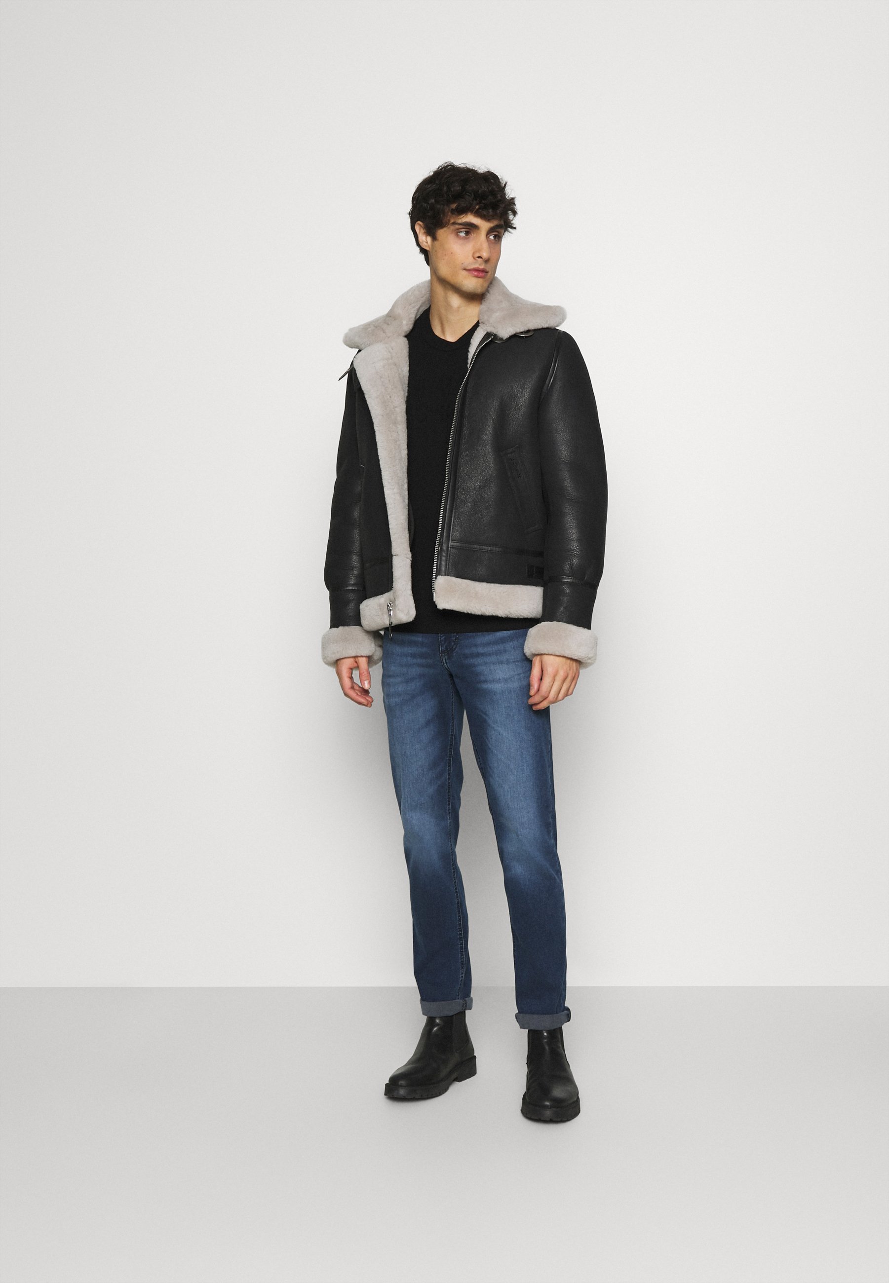 Mustang TRAMPER TAPERED - Slim fit 