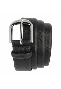 Cintura in pelle nera con finitura testurizzata, fibbia in metallo argentato e design elegante e piatto con più fori per la regolazione.