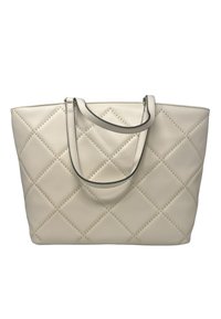 Borsa a tracolla beige trapuntata con motivo a diamante, accentuata da borchie e doppio manico. Realizzata in pelle liscia, presenta una forma strutturata.