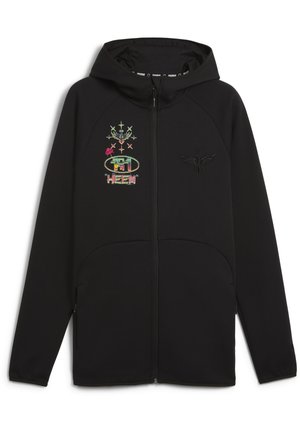 Juodas zip-up gobtuvas su gobtuvu, kuriame yra spalvingi grafikos dizainai ir tekstas priekyje, pagamintas iš minkštos medžiagos su kišenėmis.