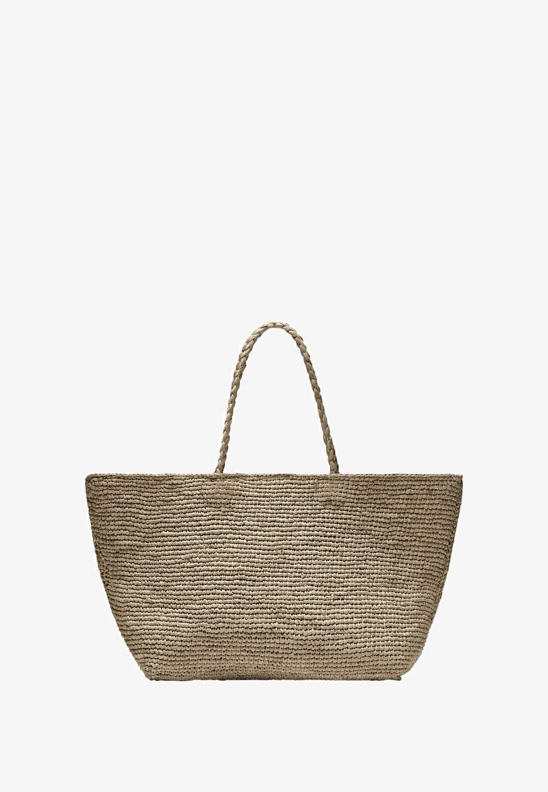 Geweven rieten totebag in een natuurlijke beige kleur; heeft gevlochten handvatten, een brede rechthoekige vorm en een gestructureerd oppervlak.
