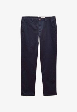 Navyblå bukser med en baglomme, der har en knaplåsning og et lille mærke. Stoffet er glat med en let glans.